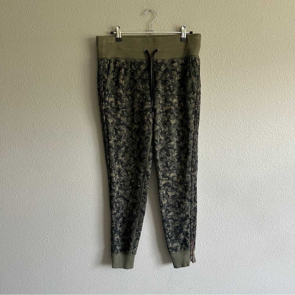 Lululemon Green Camouflage Jogger Sweat Pants 6